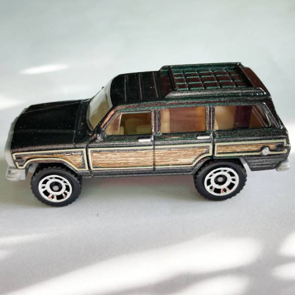 Matchbox | Jeep Wagoneer graumetallic Holz Dekor