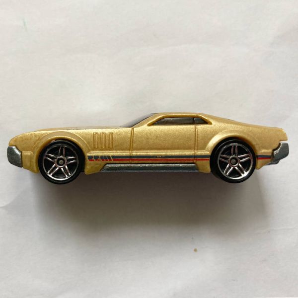 Hot Wheels | CCM Country Club Muscle gold 2007 without packaging