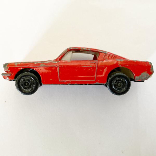 Matchbox | Superfast No 8 Mustang red