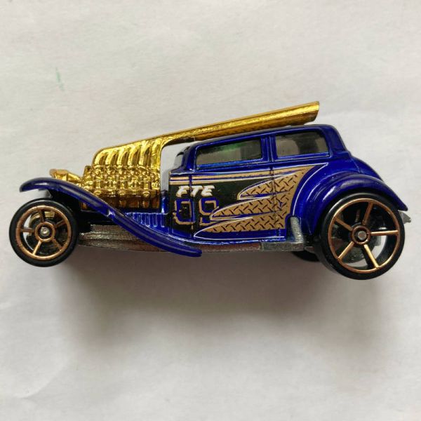 Hot Wheels | Straight Pipes dark blue/gold 2009 without packaging