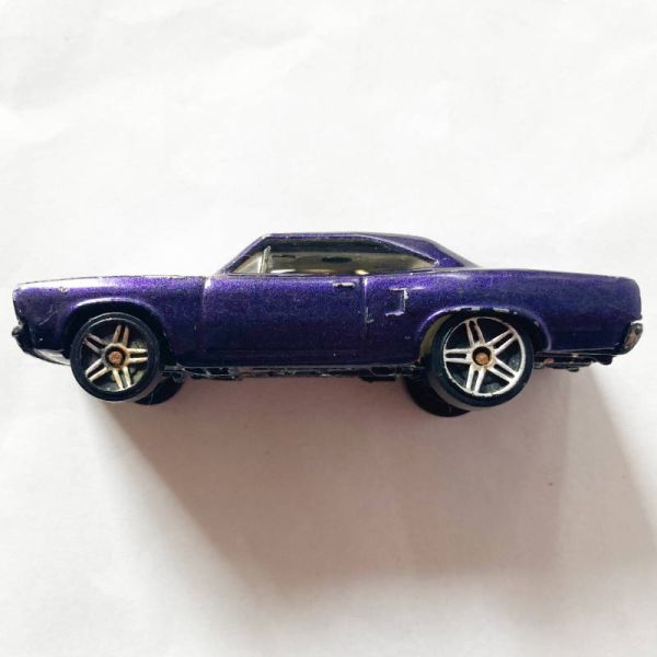 Hot Wheels | '70 Plymouth Roadrunner Metallic Purple without packaging