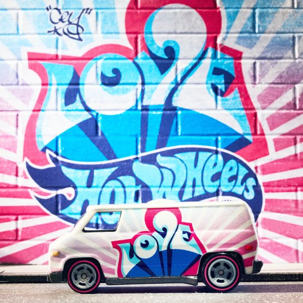 Hot Wheels | 2022 Mattel Creations Hot Wheels & Cey Adams “LOVE” 70’s Van