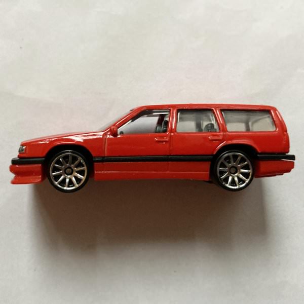 Hot Wheels | Volvo 850 Estate rot - ohne Verpackung